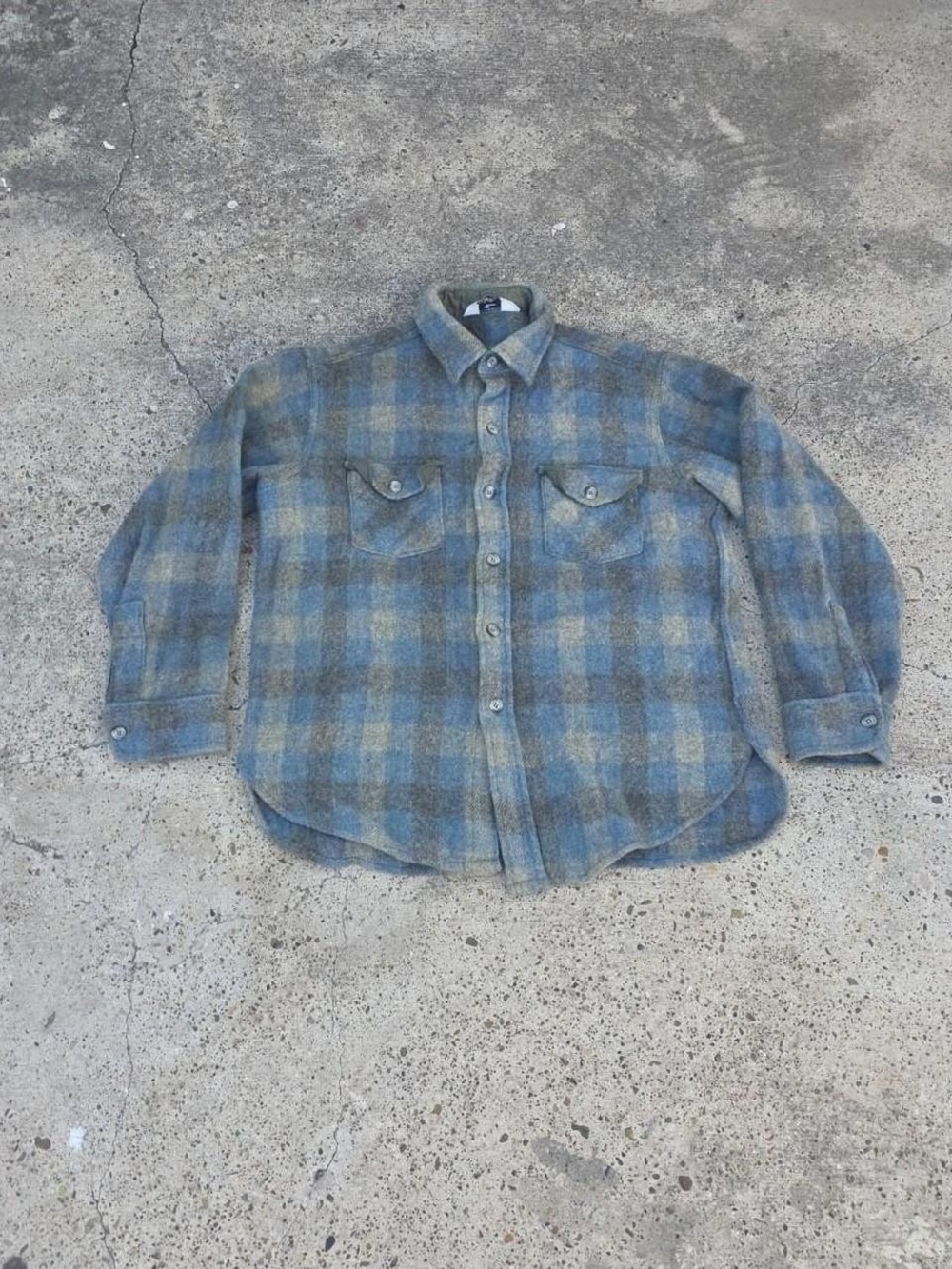 Vintage Woolrich Men's Wool Flannel Plaid Button Up Shirt